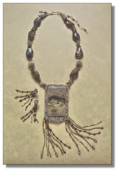 Desert Solitaire Necklace